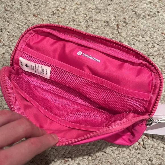 NWT Lululemon Belt Bag - Picture 5 of 5